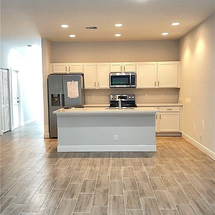 3rd image of 2065 15th St SW