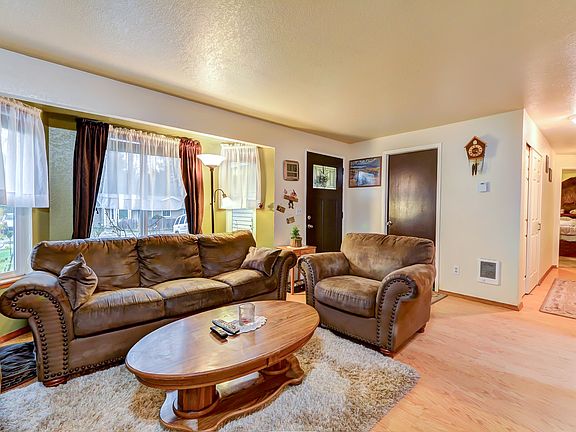 5th image of 9122 15th Pl SE