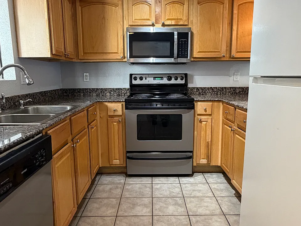 3434 W Danbury Dr #A114
