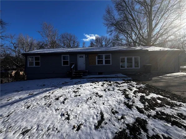 9903 E 30th St S, Independence, MO 64052