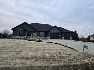 S64W22860 Garrett DRIVE, Waukesha, WI 53189