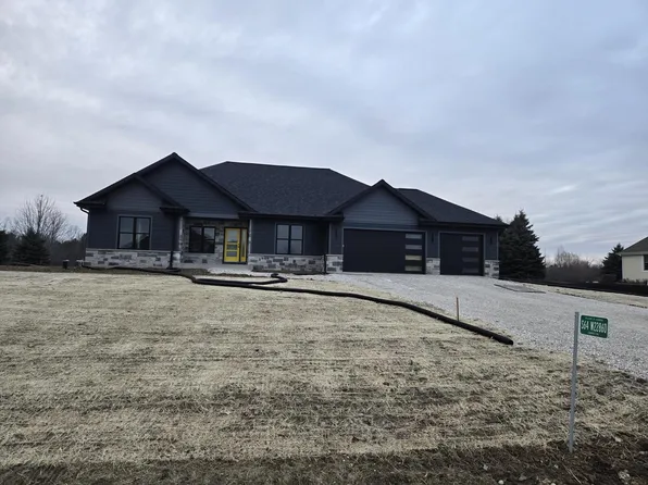 S64w22860 Garrett DRIVE, Waukesha, WI 53189