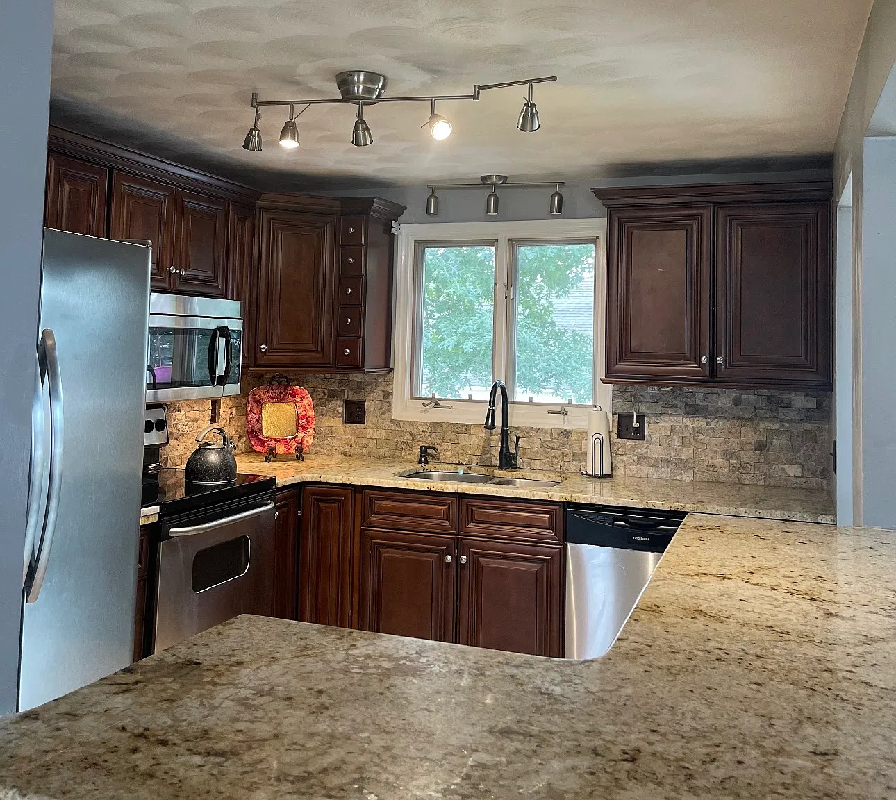 3 bed, 1800 sqft, $3,400 — Photo 4