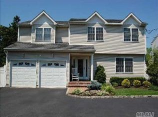 4096 Hicksville Rd, Seaford, NY 11783