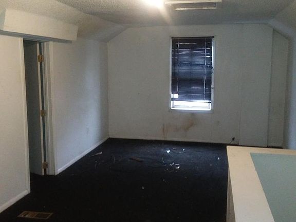 5th image of 15419 Eastwood St