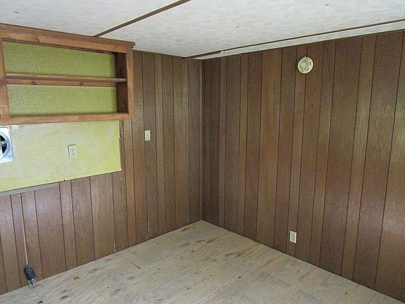 5th image of 190 Flamingo St