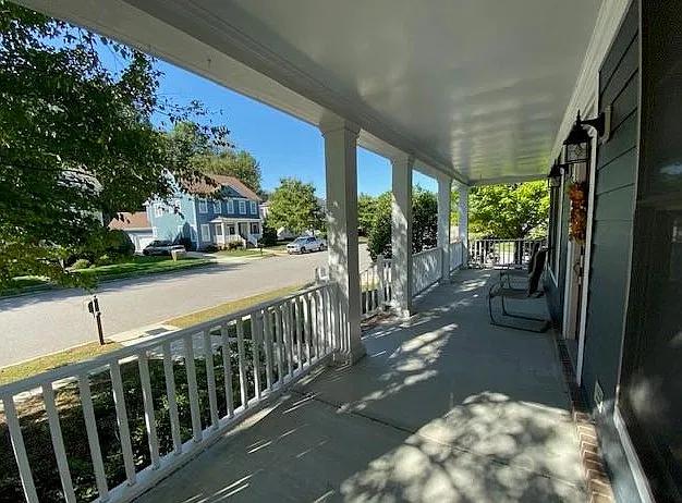 5 bed, 2.5 bath, 3036 sqft, $3,495 — Photo 3