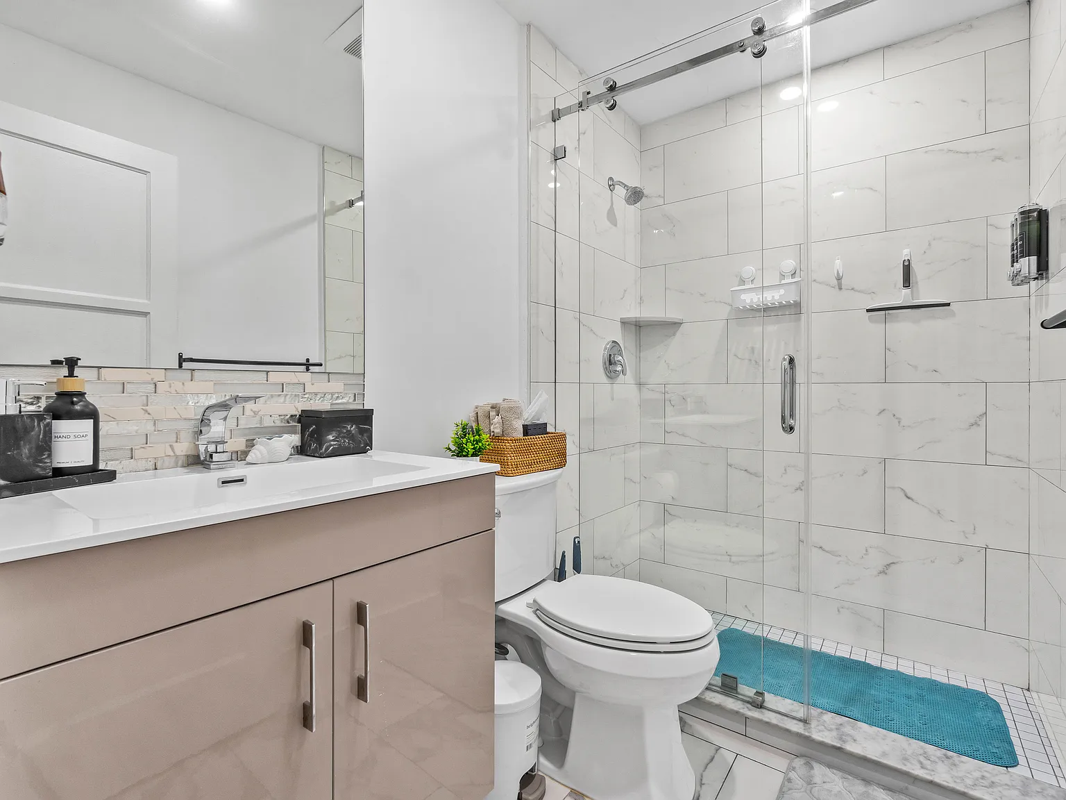 2 bed, 800 sqft, $2,500 — Photo 1