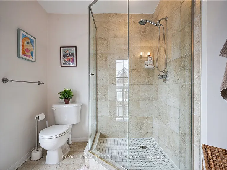 101 The Queensway #Townhouse 2 — Photo 34