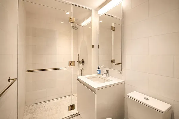 Bathroom, photo 1