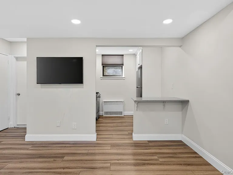 319 Main St #B — Photo 10