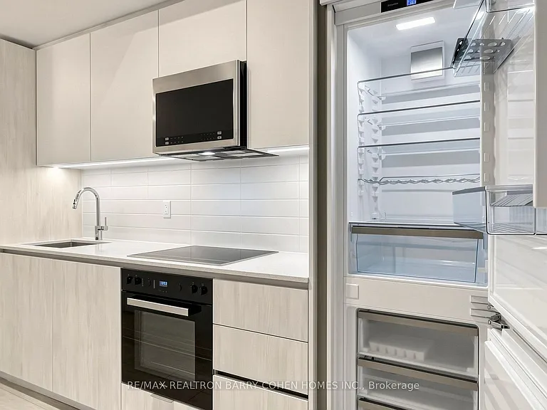 400 King St W #1922 — Photo 23
