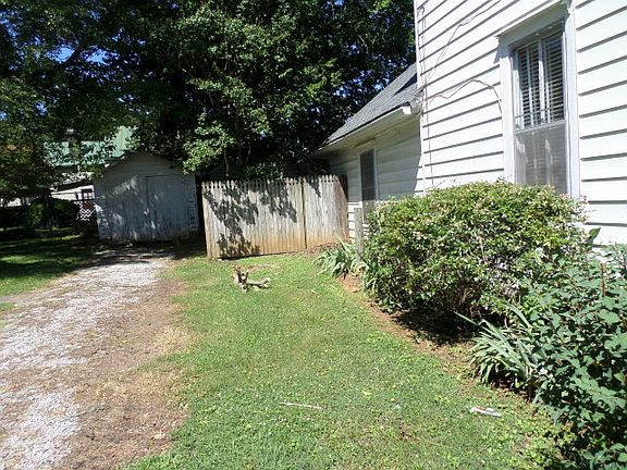 3rd image of 662 N Main St
