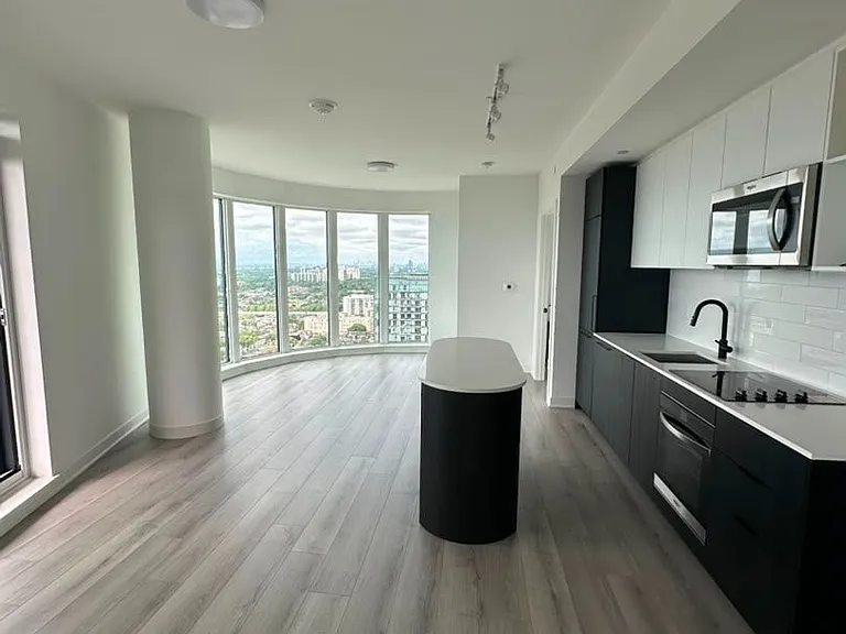 1185 Dupont St N #2710 — Photo 1