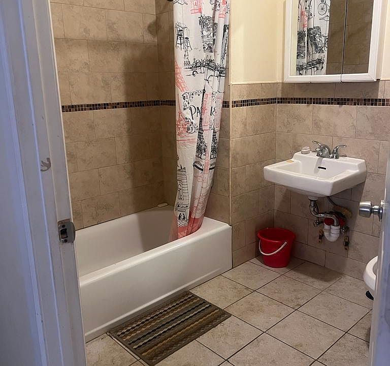 1st image of 2333 Sedgwick Ave APT 1