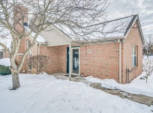 2411 Sportsman Dr, Grove City, OH 43123