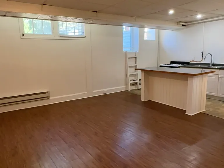 Highland Park Apartments — Photo 15