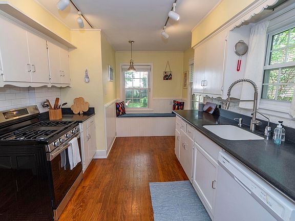 3rd image of 324 Bercliff Dr