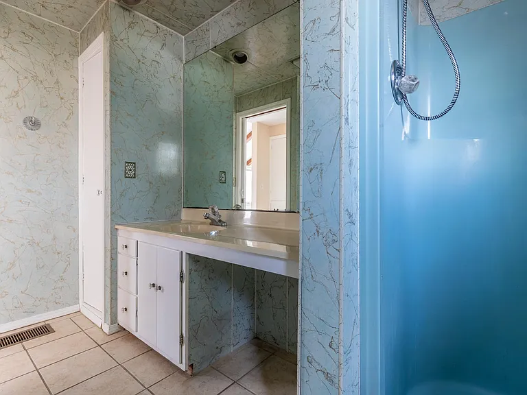 24777 Highland Rd — Photo 17