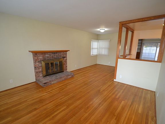 4th image of 15521 Hart St