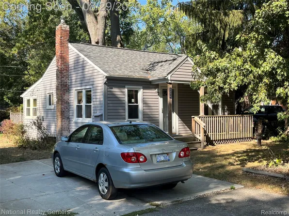 3270 Royal Blvd, Commerce Township, MI 48382