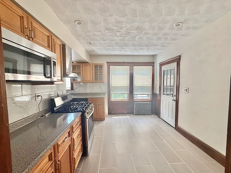 39 Dunbar Ave #1 — Photo 9
