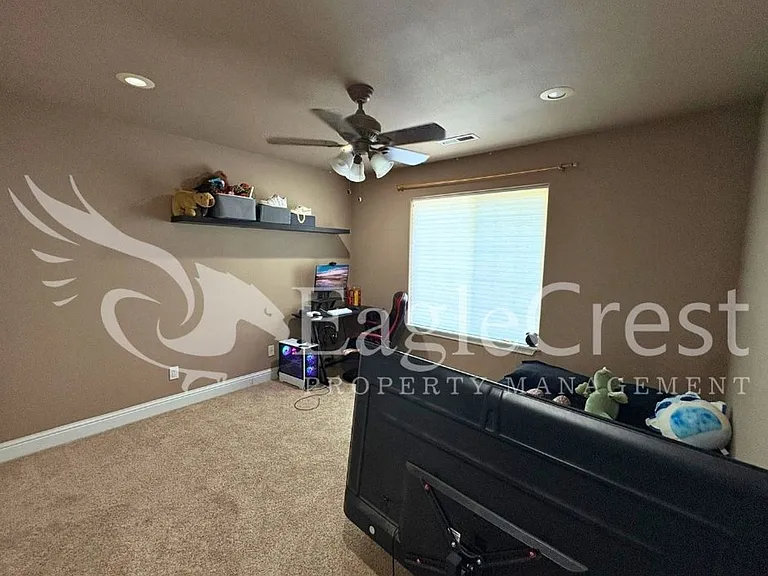 44 Vinehill Dr — Photo 58