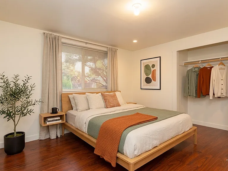 Evanston Apartments - Located on the north side of Fremont — Photo 7