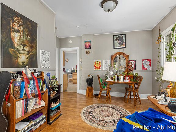 5th image of 238 Travis St NE