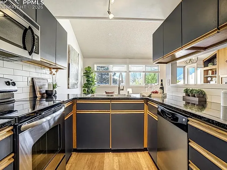 518 Observatory Dr — Photo 8
