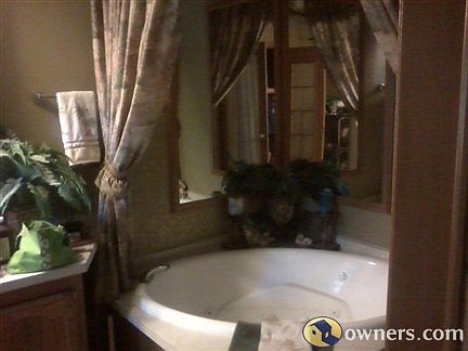 LARGE RELAXING HOT TUB IN MAIN SUITE