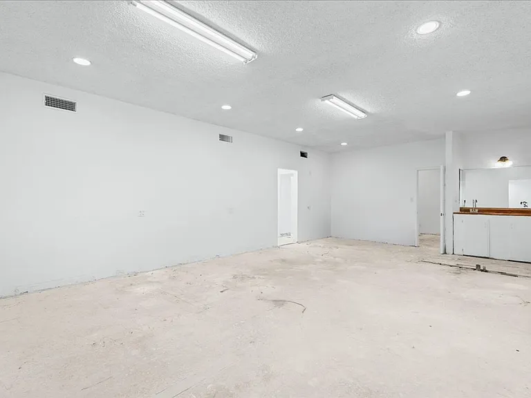 7969 Foothill Blvd — Photo 16