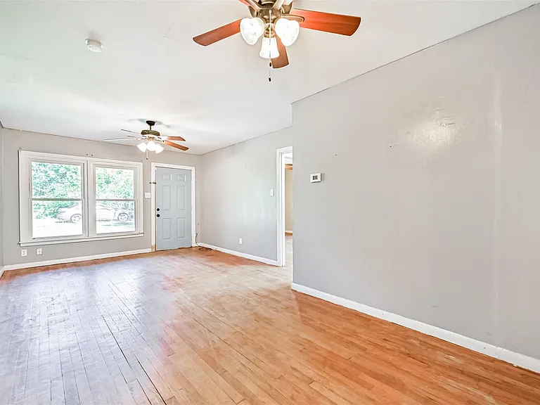 1007 Plum St — Photo 4