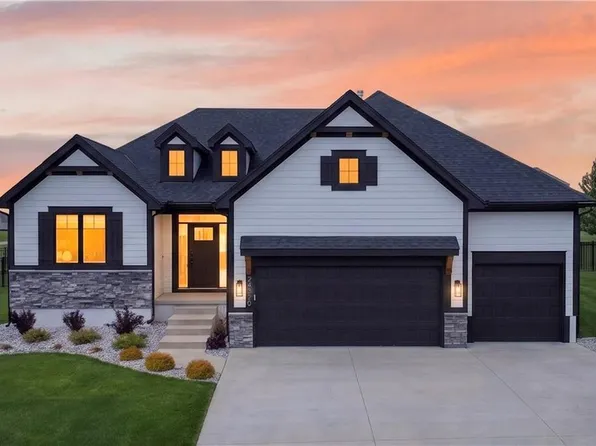 24320 W 68th St, Shawnee, KS 66226