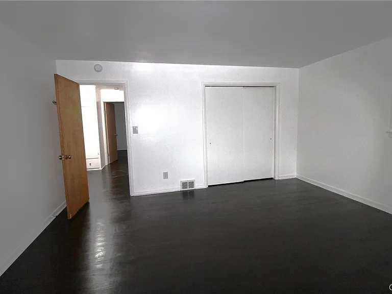 24 Forest Rd — Photo 21