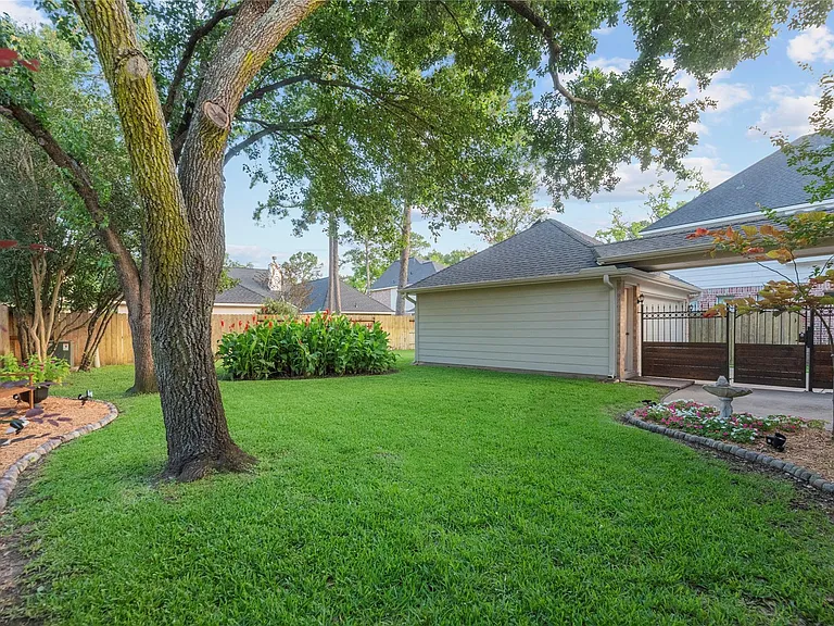 16315 Madewood St — Photo 27