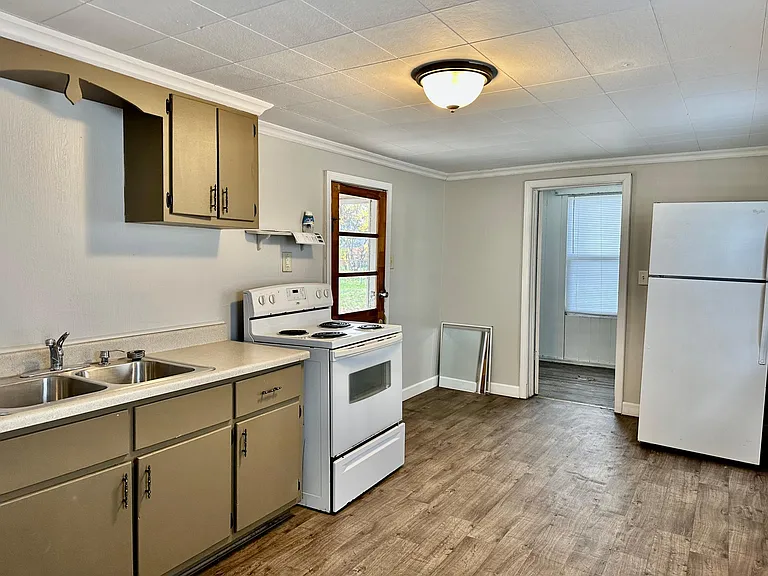 408 S 5th St — Photo 10