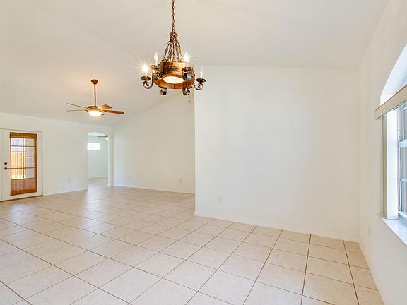 3rd image of 26 Reinhardt Ln