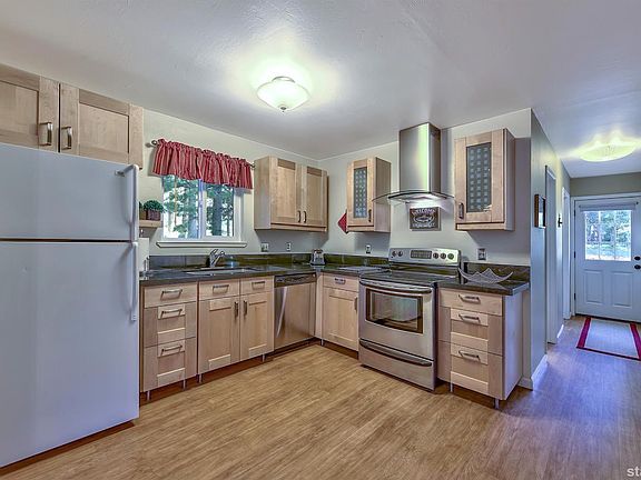 5th image of 828 Cholula St