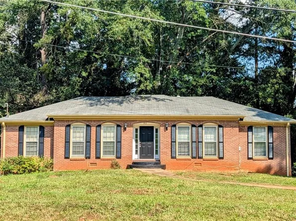 577 Doyal Mills Ct, Stone Mountain, GA 30083