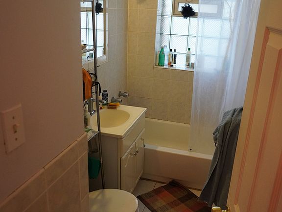 5th image of 4703 N Artesian Ave #3N