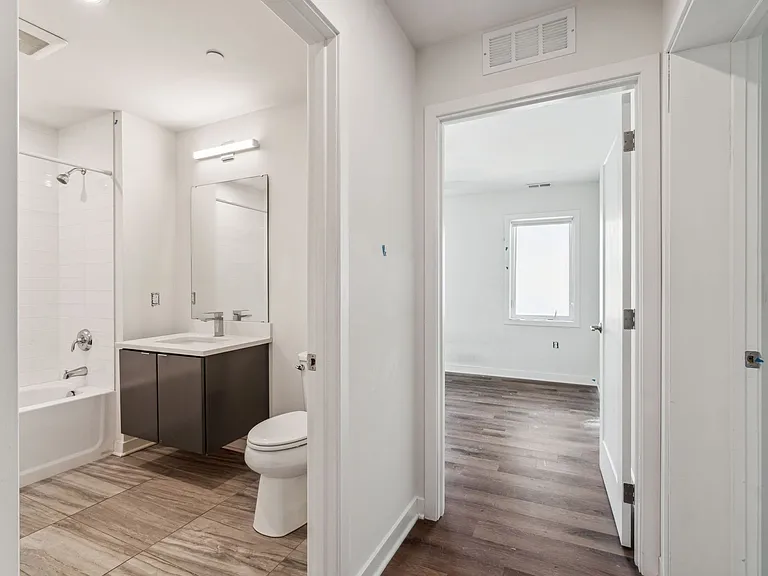 Graduate Pointe — Photo 129
