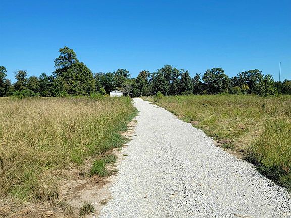 3rd image of 425 County Road 4325 S