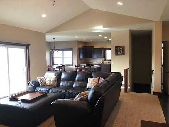 5th image of 643 Mila Dr