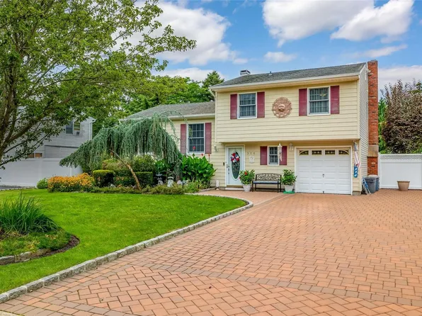 306 Greenbelt Parkway, Holtsville, NY 11742