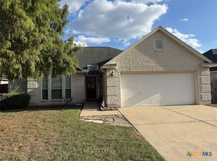 111 Hackamore Ln, Victoria, TX 77904