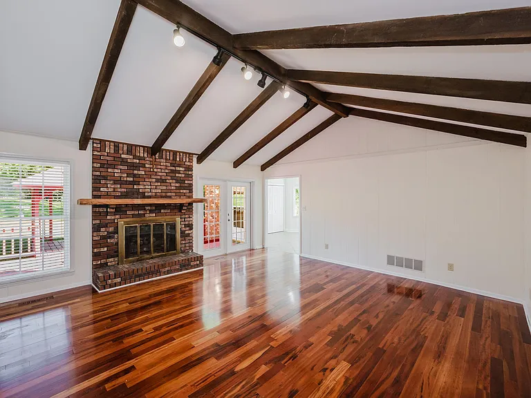 1828 Jacobs Ln — Photo 20