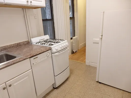 Rented by John O'Kelly Real Estate | media 18