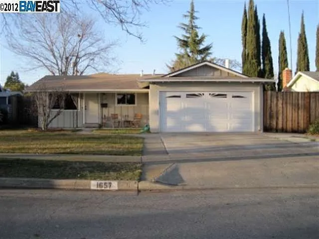 1657 Fallbrook Ave photo 1