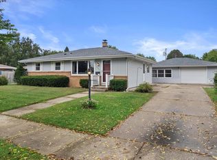 2106 Crestview St, Janesville, WI 53546